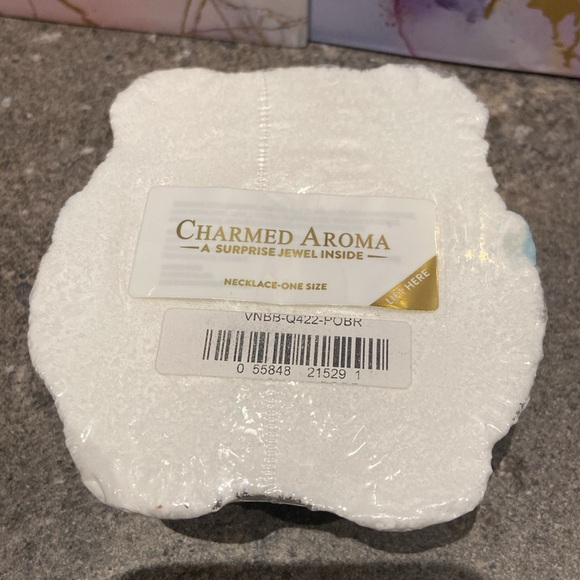 Charmed Aroma polar bear bathbomb - Picture 2 of 3